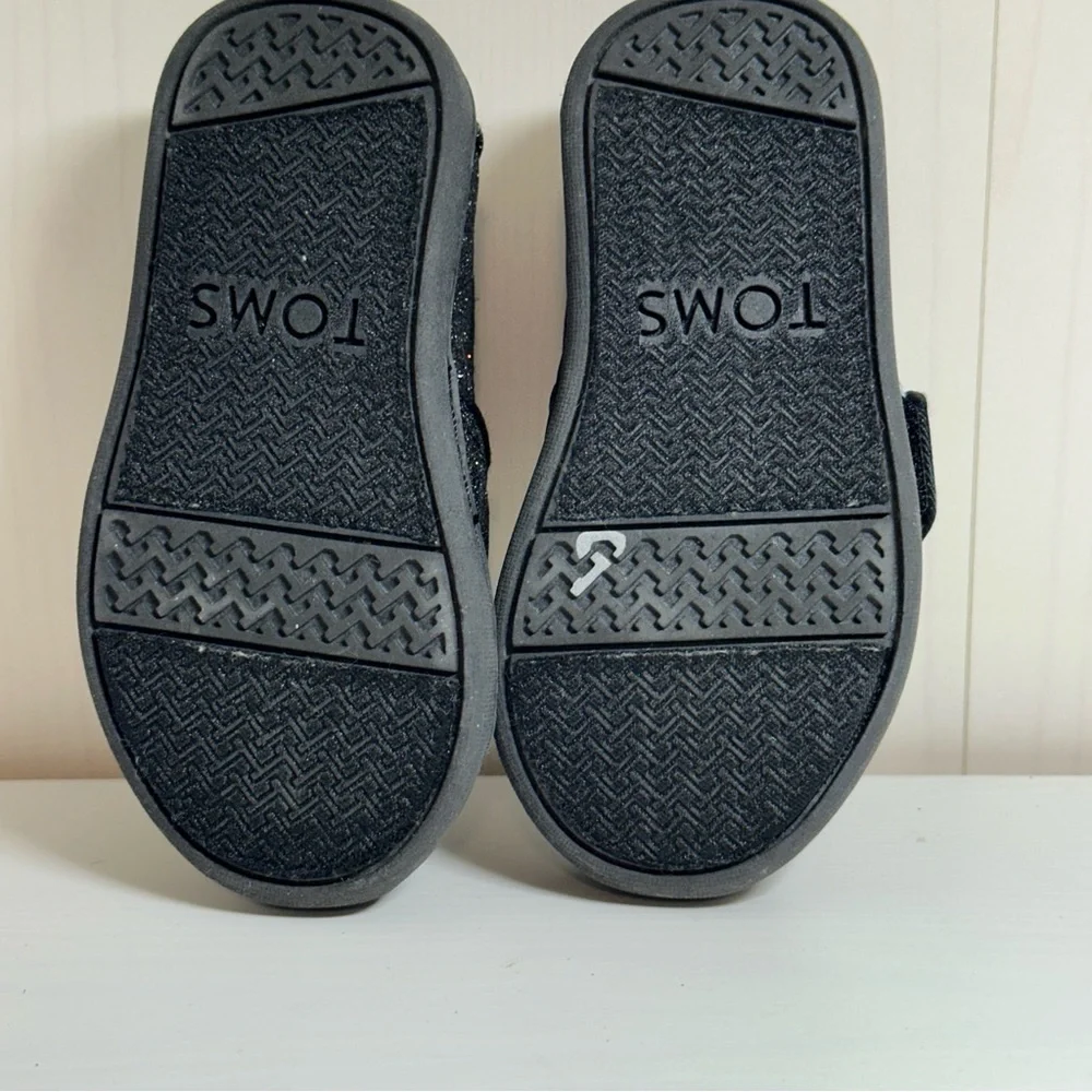 Toms Irid Glimmer Slip On Glitter In Black SZ US T5